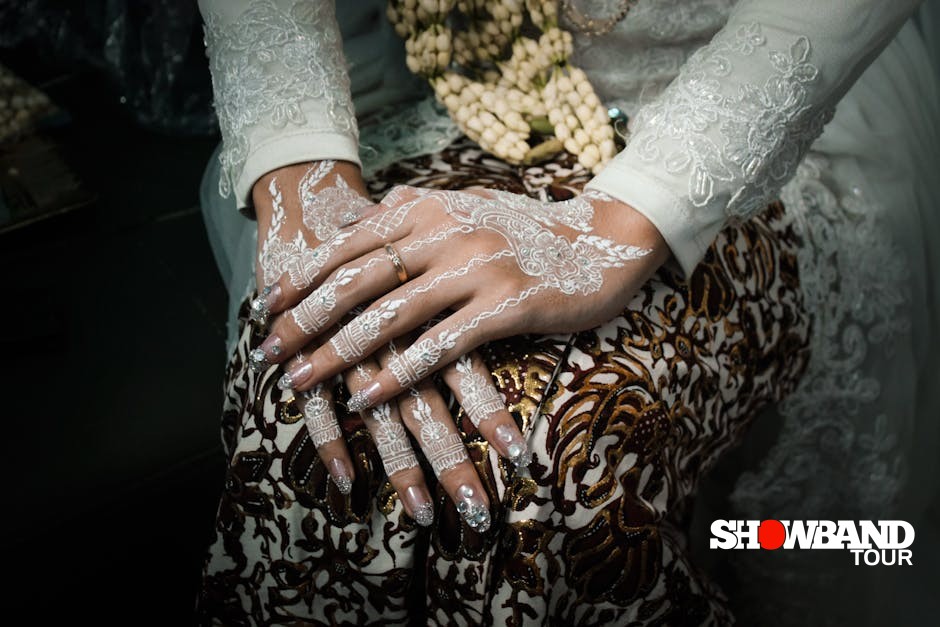 traditional henna ceremony dance