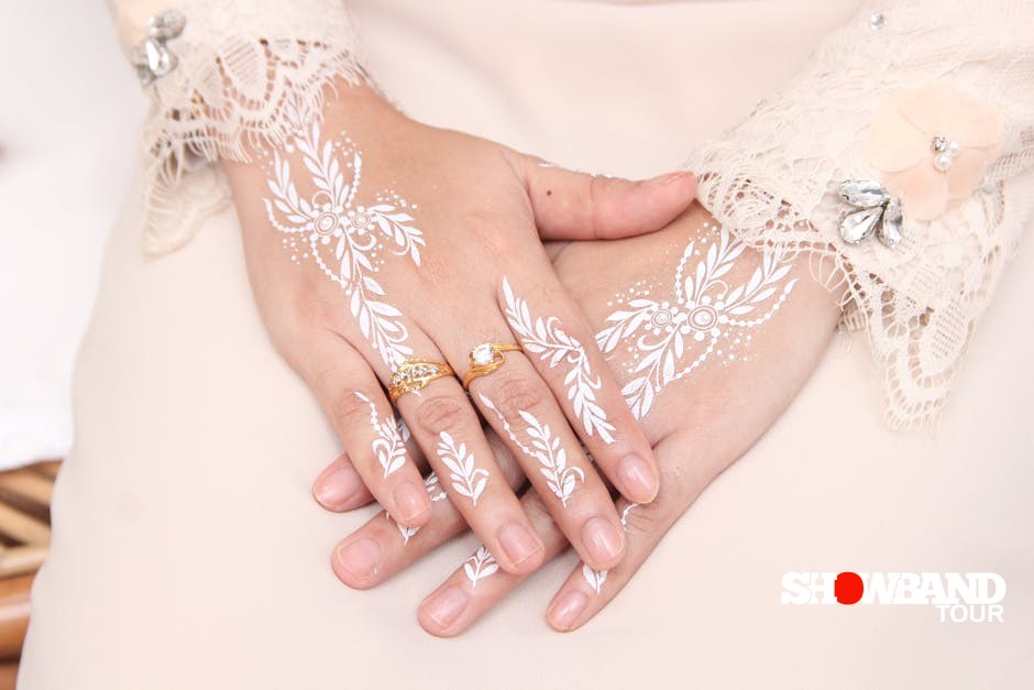 entertainment for guests at henna ceremony