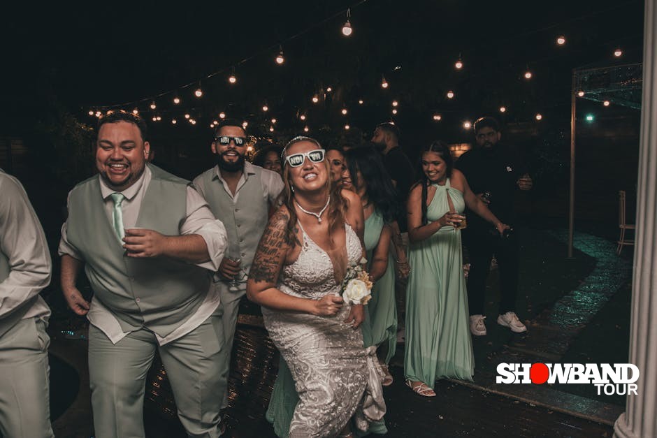 outdoor wedding entertainment