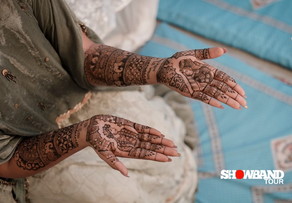 henna decor setup