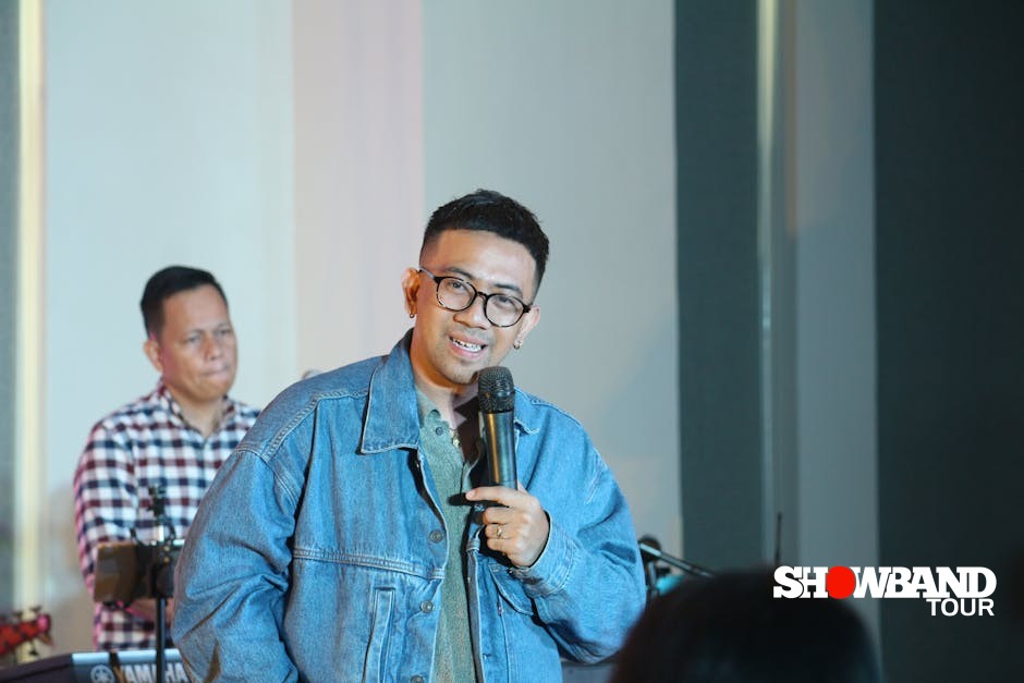 corporate events host